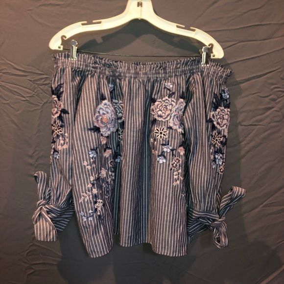 Off shoulder blouse - Picture 2 of 4